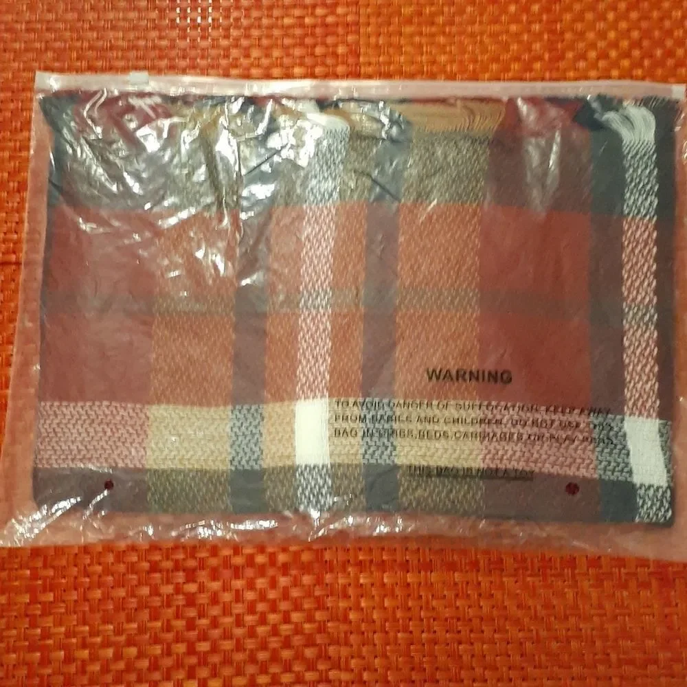 NEW Infinity Scarf Navy/Burgundy Plaid Winter Women's‎